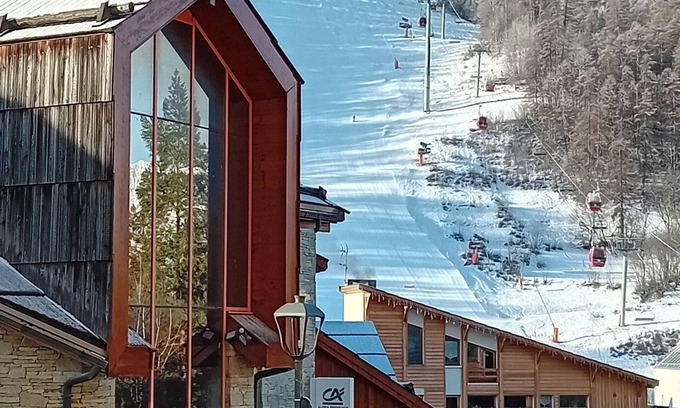 Saint-Chaffrey Apartment | Apartment for 6-8 people, 65 m². South-facing terrace. In the heart of the village at the foot of the slopes.