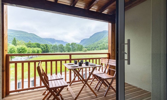 Peyragudes Apartment | Apartment for 4 near Génos Lake
