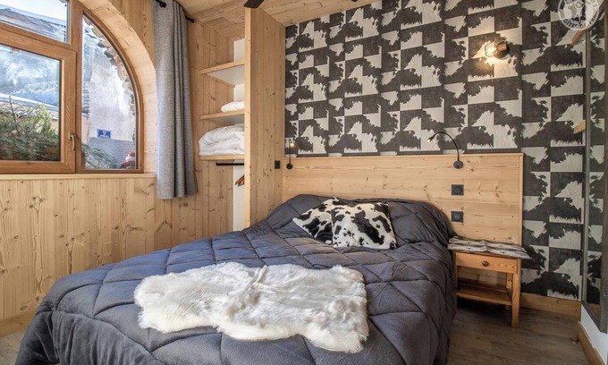 Montchavin Apartment | Apartment 'L'epilobe' with Mountain View, Shared Garden and Wi-Fi