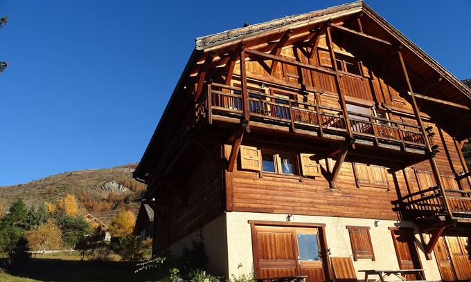 Monetier-les-Bains Apartment | Apartment in Prestige wooden chalet at Monetier les Bains