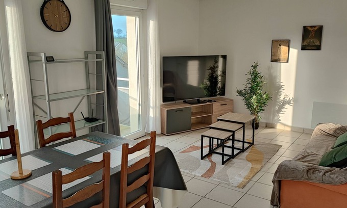 Le Theil-de-Bretagne Apartment | Apartment, independent entrance, close to station