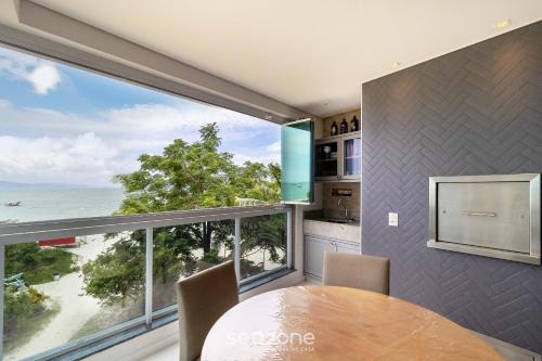 Cachoeira do Bom Jesus Apartment | Apartment Front to the Sea with Barbecue VDR0202