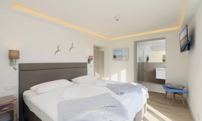 Prora Apartment | Apartment 'Gardensuite Binz' with Pool, Wi-Fi & Terrace