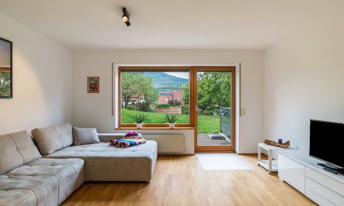 Annweiler am Trifels Apartment | Apartment 'Gartenblick' with Wi-Fi