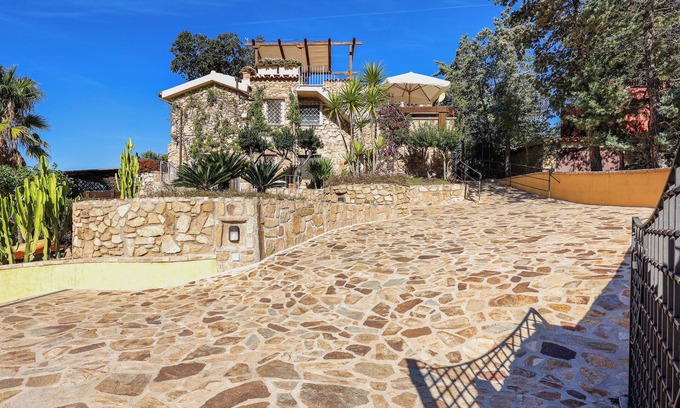 Tiriddo Apartment | Apartment Ginepri 50m from the beach, with Garden & Wi-Fi