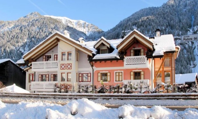 Fontanazzo Apartment | Apartment Giovanni (CPO355) in Campitello - 5 persons, 2 bedrooms