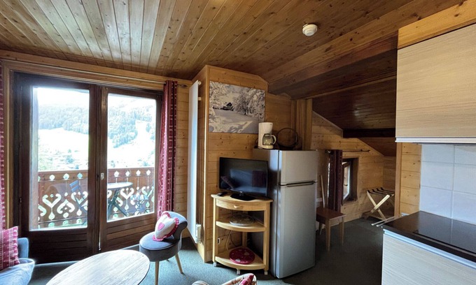 Morzine Apartment | Apartment 'Grand Arnica' with Mountain View, Balcony and Wi-Fi