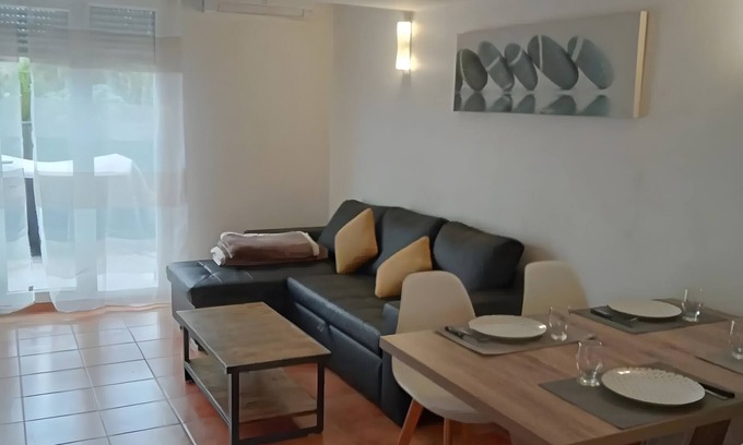 Toulouse Left Bank Apartment | Apartment 'Grand T2 tout confort' with Private Terrace, Wi-Fi and Air Conditioning