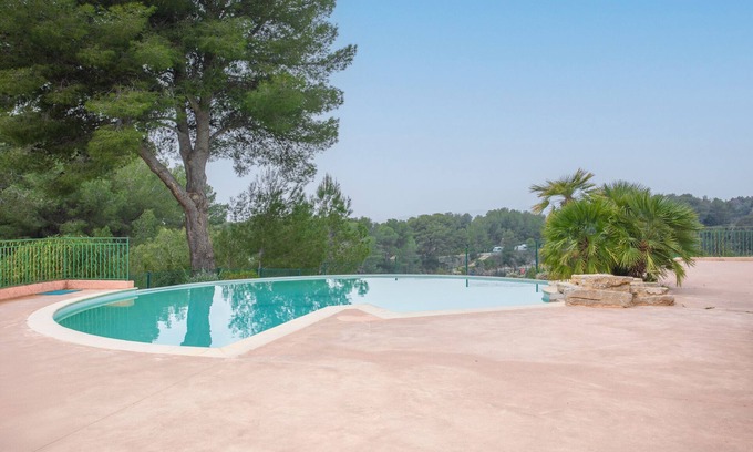 Le Dramont Apartment | Apartment 'Grande Terrasse Vue Mer' with Sea View, Shared Pool and Wi-Fi