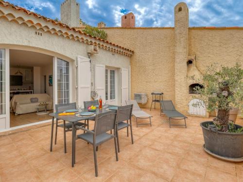 La Madrague Apartment | Apartment Hameau la Madrague-28 by Interhome