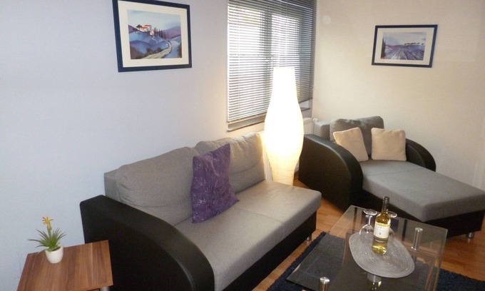 Metternich Apartment | Apartment 'Haus Uni Koblenz Wohnung 2' with Shared Terrace and Wi-Fi