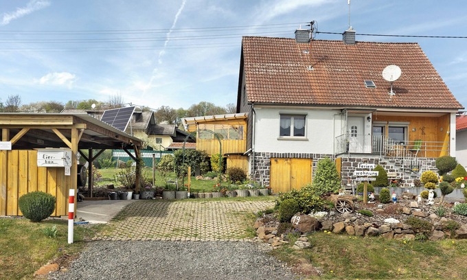 Schotten Apartment | Apartment 'Haus Ute' with Private Terrace, Shared Garden and Wi-Fi