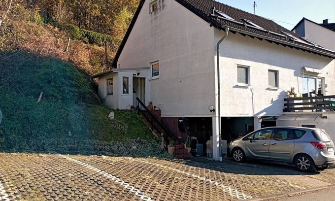 Emmerzhausen Apartment | Apartment Hees - Large apartment