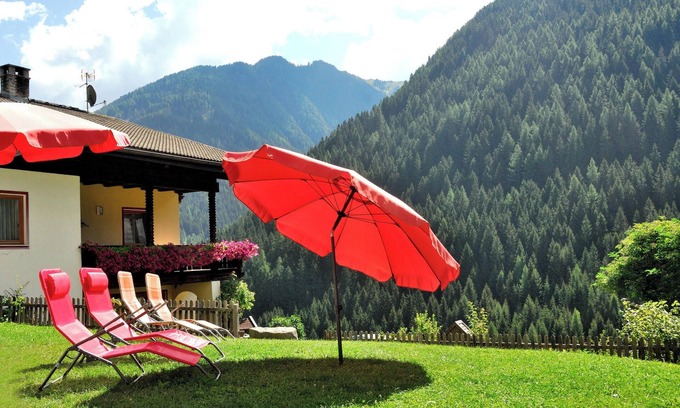 Racines Apartment | Apartment "Heiserhof - Birke" with Mountain View, Balcony & Wi-Fi