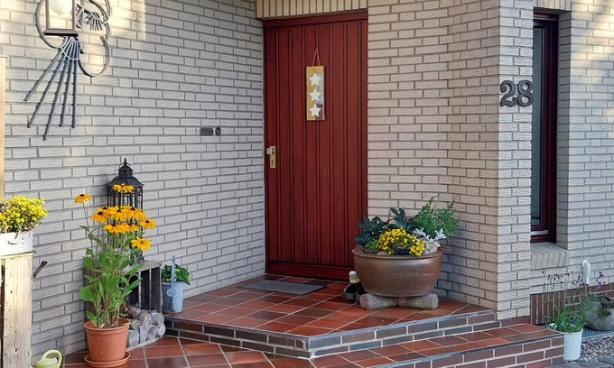 Bargenstedt Apartment | Apartment 'Hennings' with Private Terrace, Shared Garden and Wi-Fi