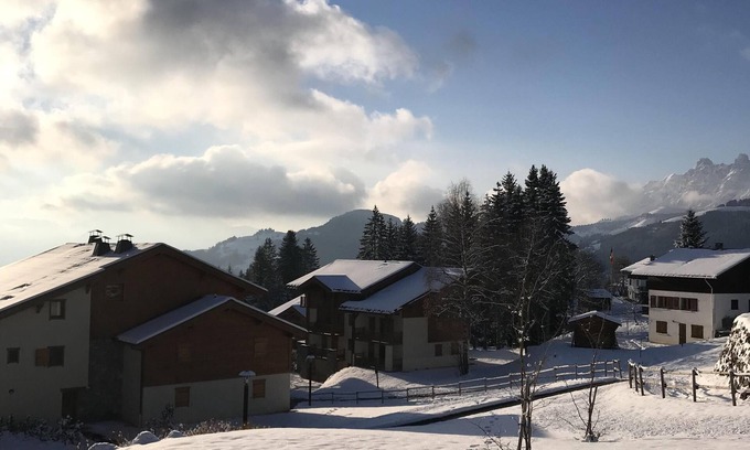 Crest-Voland Apartment | Apartment high standing dupeix 4th floor indoor and heated pool