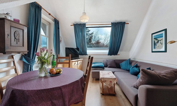 Brodersdorf Apartment | Apartment 'Hof Voege Ferienwohnung 3' with Shared Garden and Wi-Fi