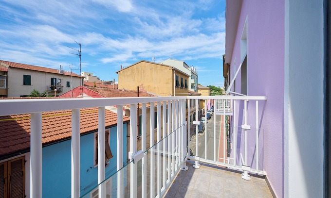 Piombino Apartment | Apartment 'Holy Days' with Balcony, Wi-Fi and Air Conditioning