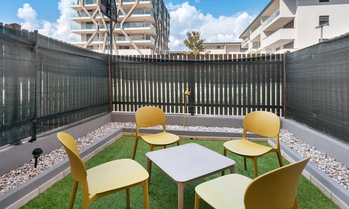 Laives Apartment | Apartment 'Honey Home' with Mountain View, Wi-Fi and Parking