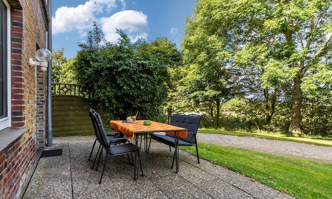 Nordstrand Apartment | Apartment 'Hooge' with Private Terrace, Shared Garden and Wi-Fi