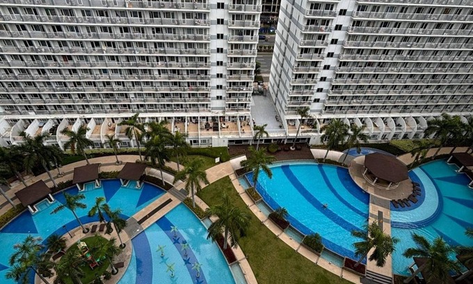 Pasay Apartment | Apartment hotel in front of biggest mall of asia with resort type amenity pool.
