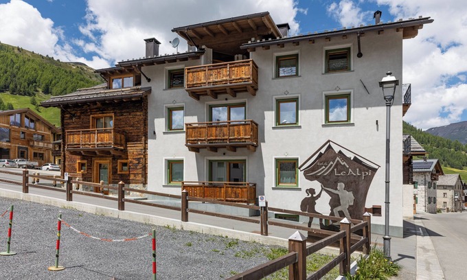 San Rocco Apartment | Apartment "Ice Mountain Planet Suite House" with Mountain View, Wi-Fi & Balcony