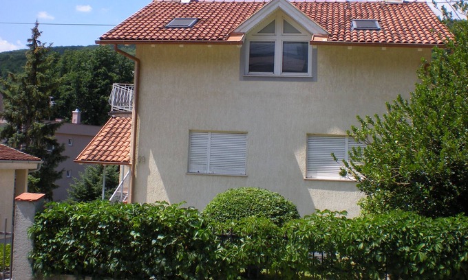 Zagreb House | Apartment II For Holidays Surrounded With A Garden (FREE WI-FI & FREE PARKING)