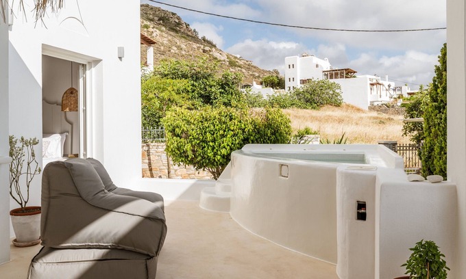 Agkidia Apartment | Apartment In A Hotel 'Aeolos Thalia Suite' with Sea View, Wi-Fi and Air Conditioning