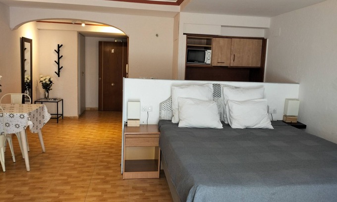 Torrevieja Apartment | Apartment In A Hotel "Unique 4-3" with Balcony & Wi-Fi