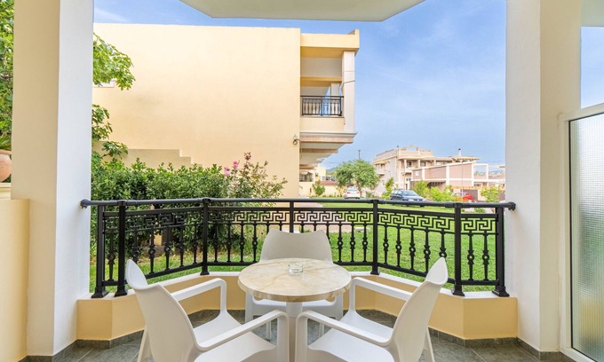 Agios Stefanos Avliotes Apartment | Apartment In A Hotel 'Kosmos Studio 1' with Shared Terrace, Wi-Fi and Air Conditioning
