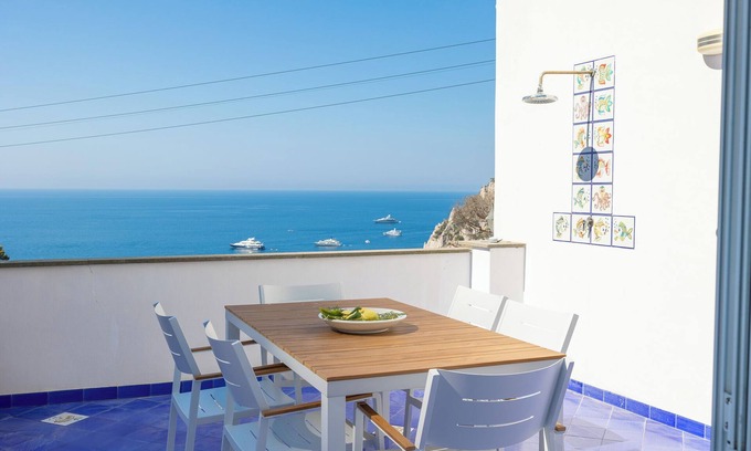 Marina Piccola Apartment | Apartment in Capri, located a stone's throw from the beach of Marina Piccola.