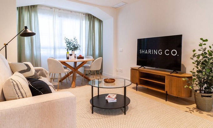 Nueva Espana Apartment | Apartment in Castellana 2 Bedrooms by Sharing Co