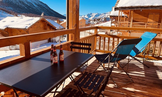Montgenevre Ski Chalet | Apartment in chalet, at the foot of the slopes, garage, terrace, wifi.