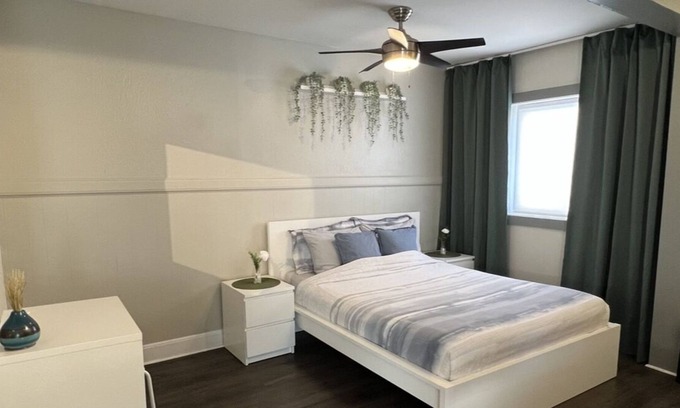 Hull Apartment | Apartment in Downtown Hull **Parking Included