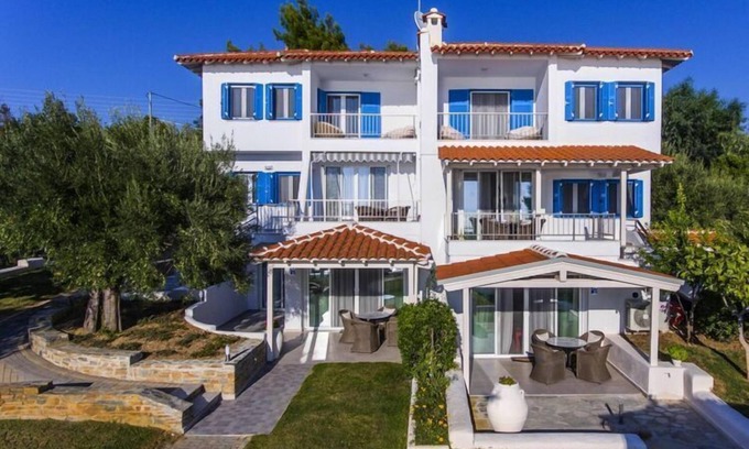 Elia Nikitis Apartment | Apartment in Elia Beach with a shared pool