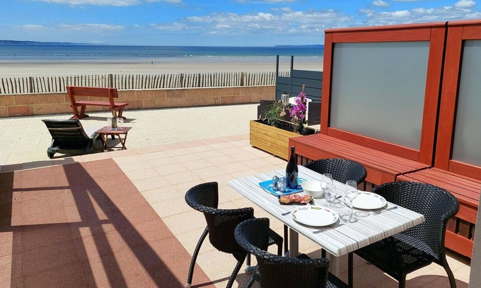 Plonevez-Porzay Apartment | Apartment in excellent location, direct access to the beach, Plonévez-Porzay