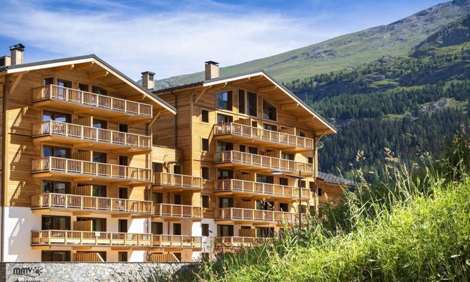 Les Boisses Apartment | Apartment in France with Valley Views & Spa