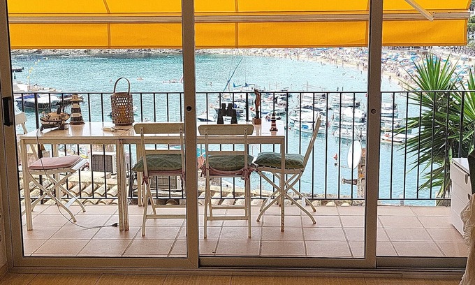 Llafranc Apartment | Apartment in front of the sea