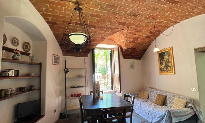 Pieve a Presciano Apartment | Apartment in Borgo in Tuscany 4 beds and swimming pool