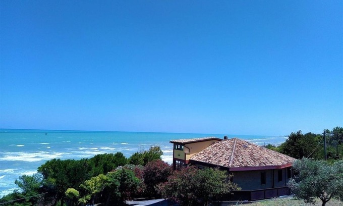 Torino di Sangro Apartment | Apartment in villa facing the sea - Yellow Apartment