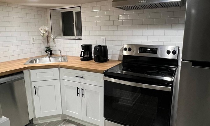 Ironbound District Apartment | Apartment in NewarknCozy & Stylish Studio for 4.