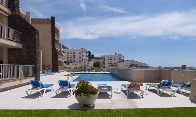 Roses Town Center Apartment | Apartment in Roses with Stunning Sea Views