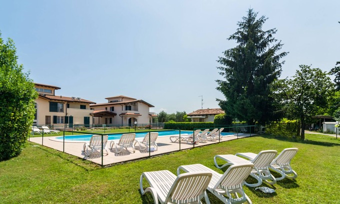 Cunettone House | Apartment in Salò with Pool and Olive Groves