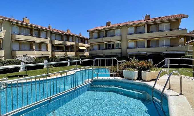 L'Estartit Apartment | Apartment in Spain near Sandy Beach & Pool