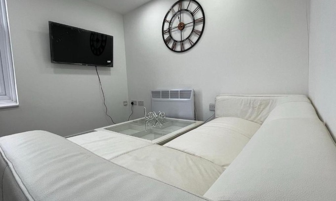Southampton Apartment | Apartment in St Denys