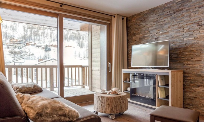 Les Boisses Apartment | Apartment in Tignes with Spa and Pool