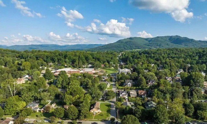 Johnson City Apartment | Apartment in Tree Streets, beautiful, safe and quiet