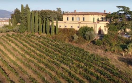 Poggio a Caiano House | Apartment in villa Il Castellaccio