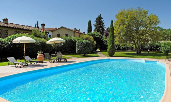 Poggiarello Villa | Apartment in villa with pool, WIFI, TV, terrace, pets allowed, parking, close to San Gimignano