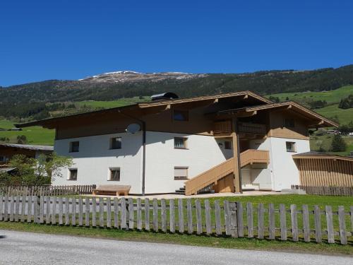 Wald im Pinzgau Apartment | Apartment in Wald near Krimml Waterfalls